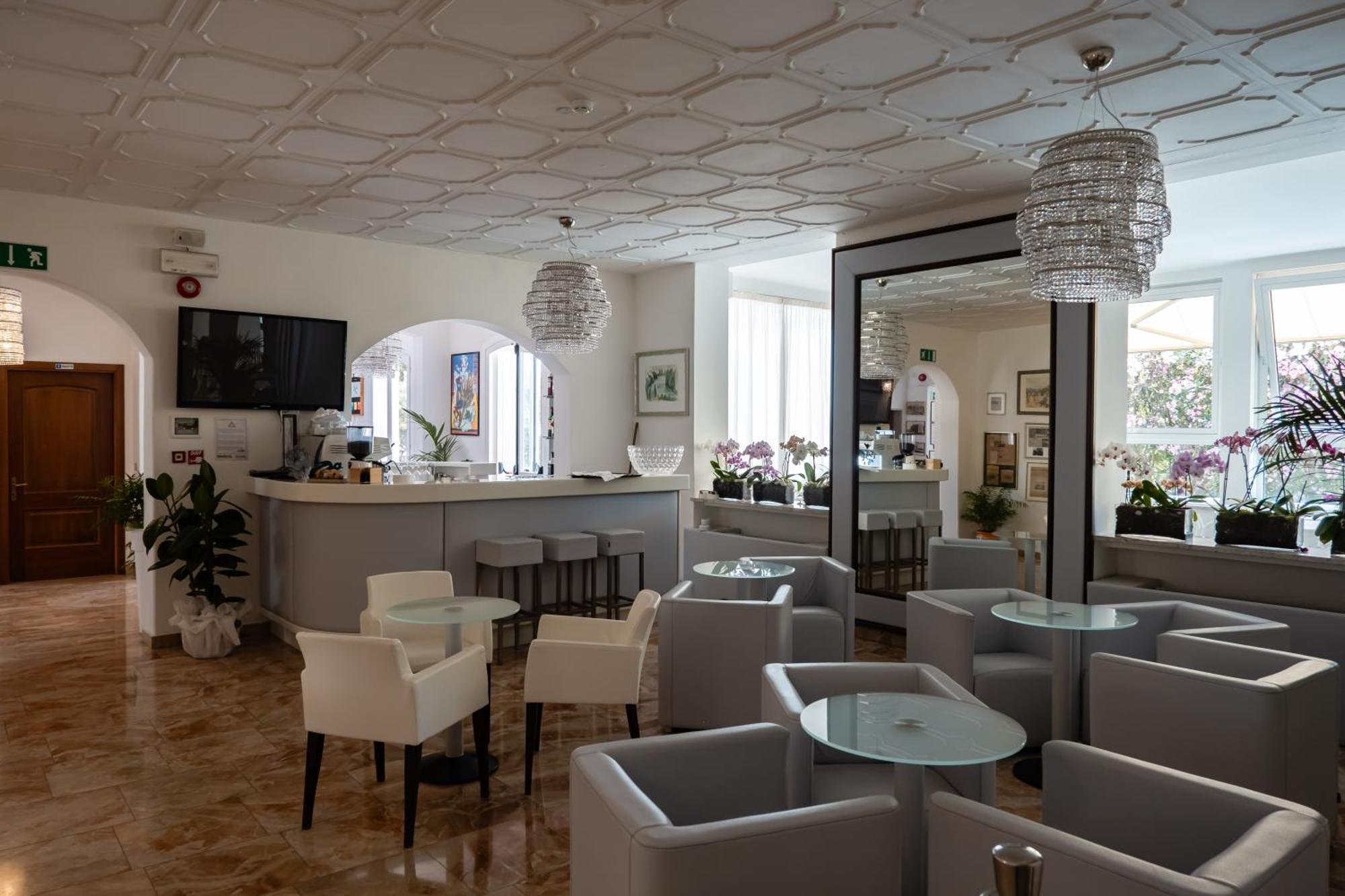 Grande Albergo Marin Линяно Сабиадоро Екстериор снимка